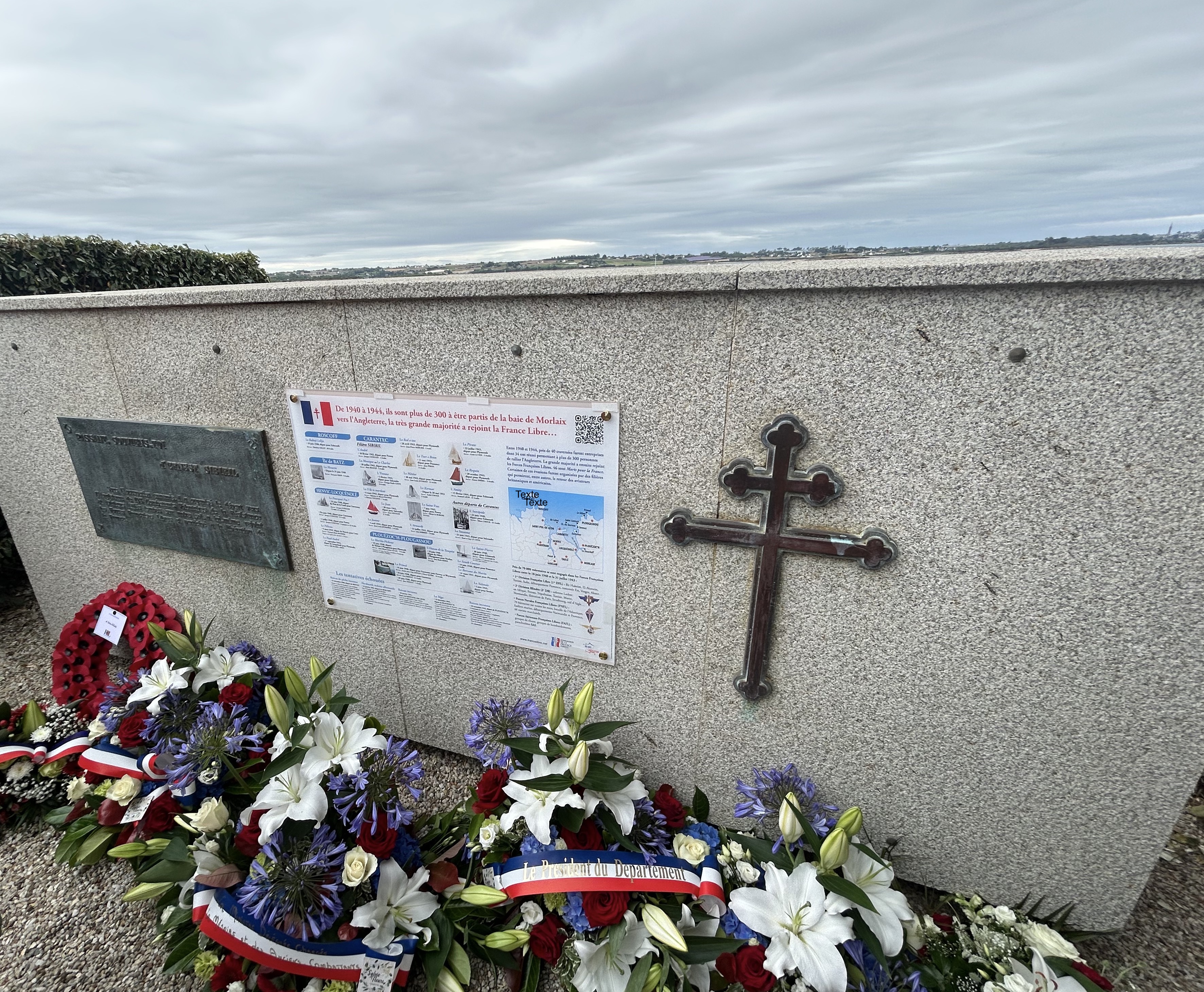 Hommage aux 300 pionniers de la France Libre, qui ont répondu à l'appel du 18 juin 1940.