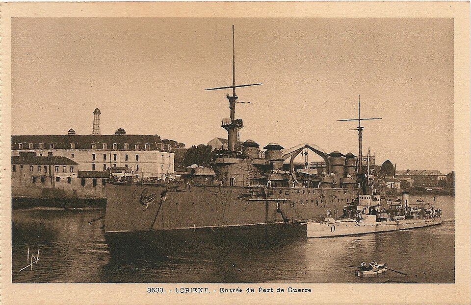 Ralliement à Lorient (photo d'un navire de guerre vers 1935)
