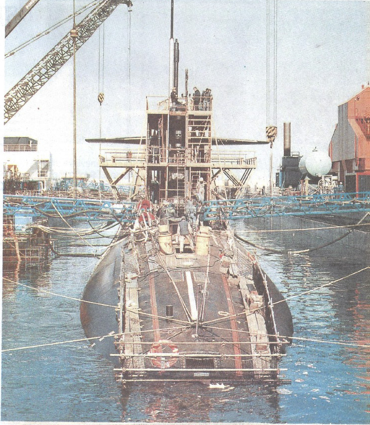 Première mise à flot du SNLE "Le Triomphant" au bassin.